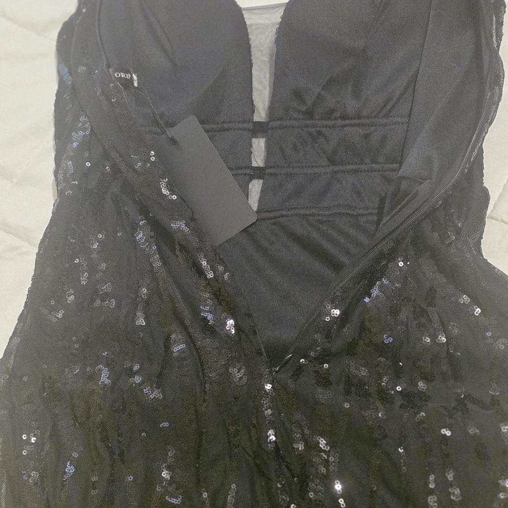 Elegant Black Sequin Evening Gown - Picture 3 of 3